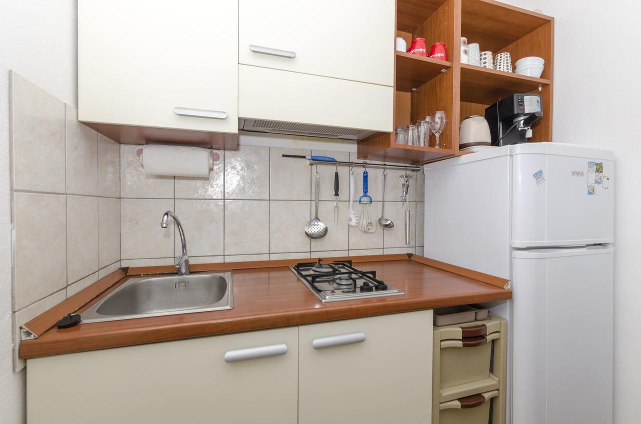 Apartments Dinko Gdinj エクステリア 写真