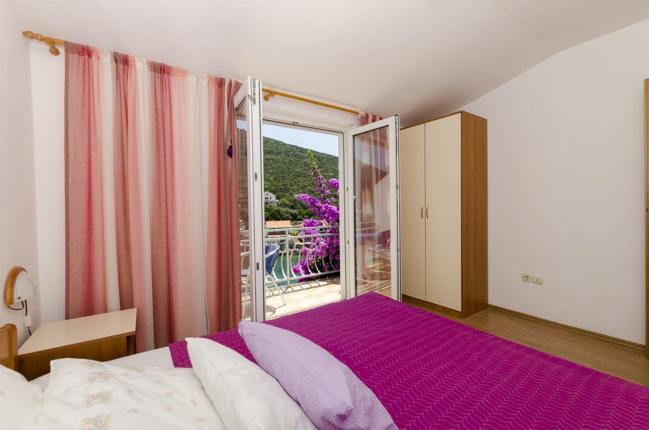 Apartments Dinko Gdinj エクステリア 写真